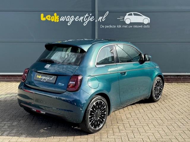 Fiat 500 e La Prima 42 kWh *pano *carplay *keyless *camera, Gebruikt, 118 pk, 4 stoelen, Leder
