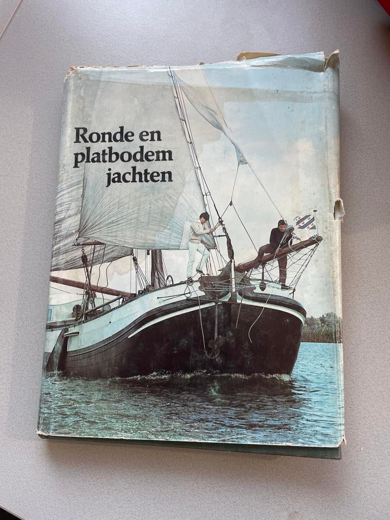 Ronde en platbodem jachten boek, Boeken, Ophalen of Verzenden, Gelezen