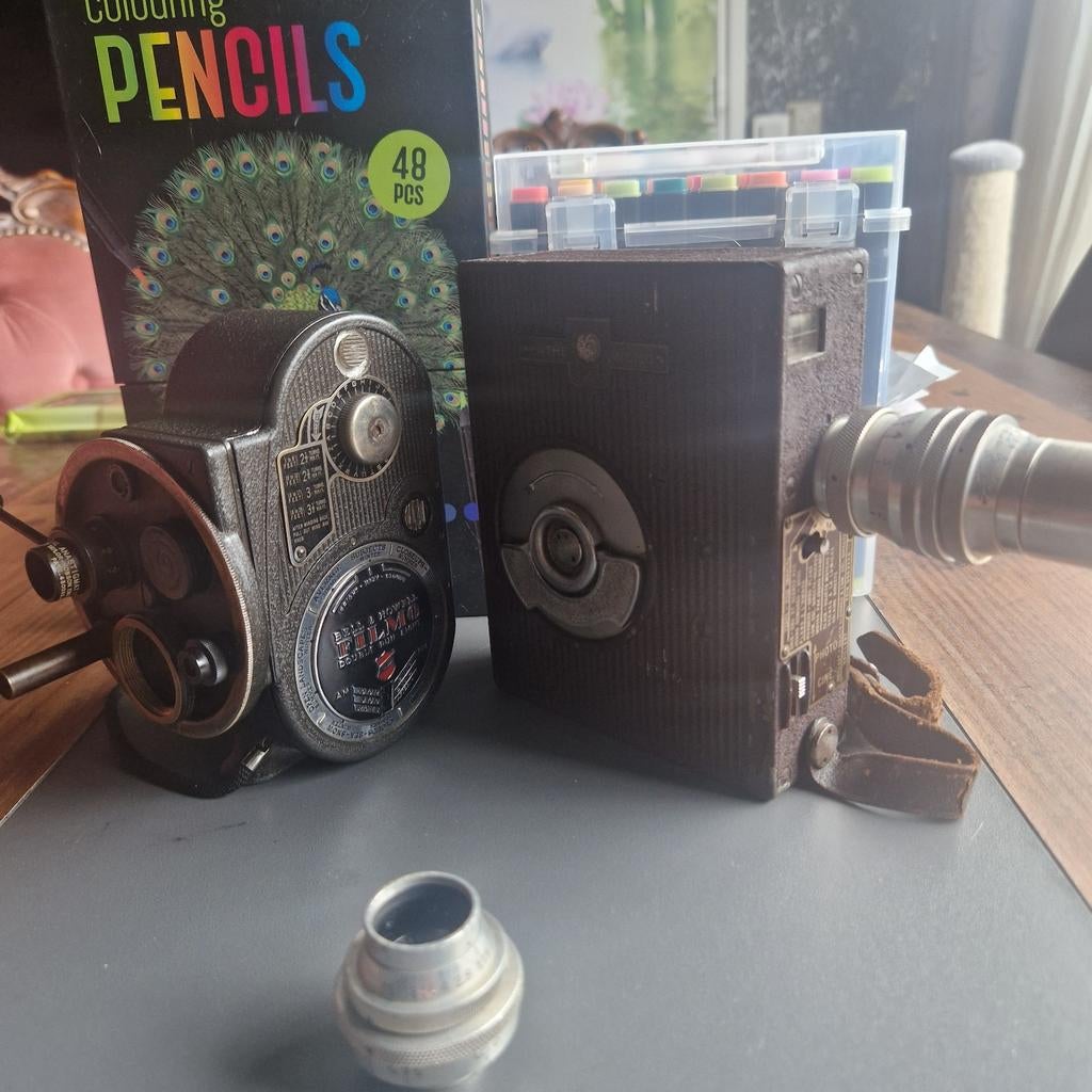 Pathe Webo 9.5mm met Berthiot lenzen en Bell howell en lens, Verzamelen, Fotografica en Filmapparatuur, Ophalen of Verzenden