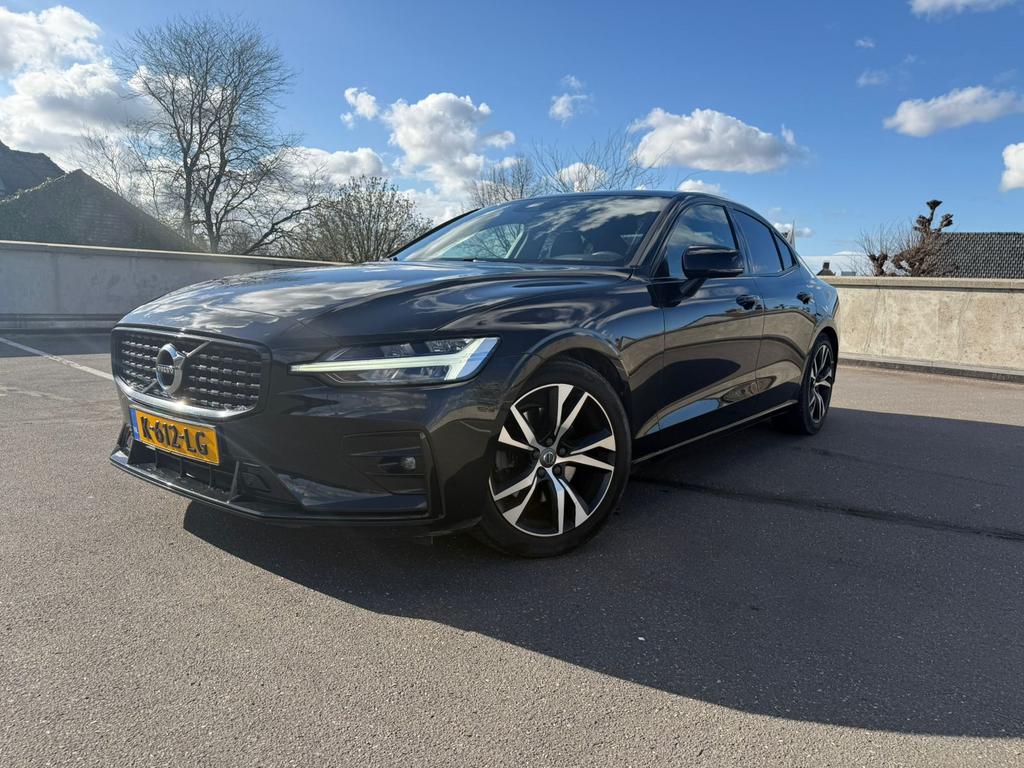 Volvo S60 B4 197pk Geartronic Hybrid 2021 Zwart, Auto's, Volvo, 15 km/l, 1800 kg, 4 cilinders, 1969 cc
