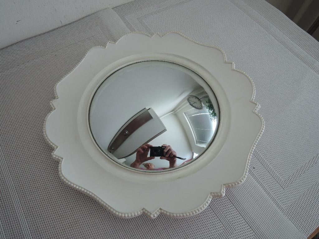 Ouderwetse bolle spiegel in lijst, Minder dan 50 cm, Rond, Ophalen of Verzenden, Zo goed als nieuw