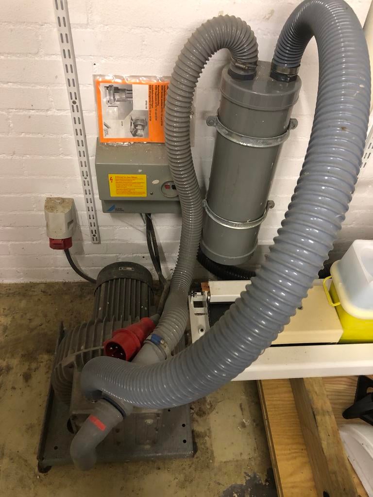 Krachtige Dental Afzuiger voor Tandheelkundige Praktijk, Doe-het-zelf en Verbouw, Ophalen, Gebruikt, Afzuiger