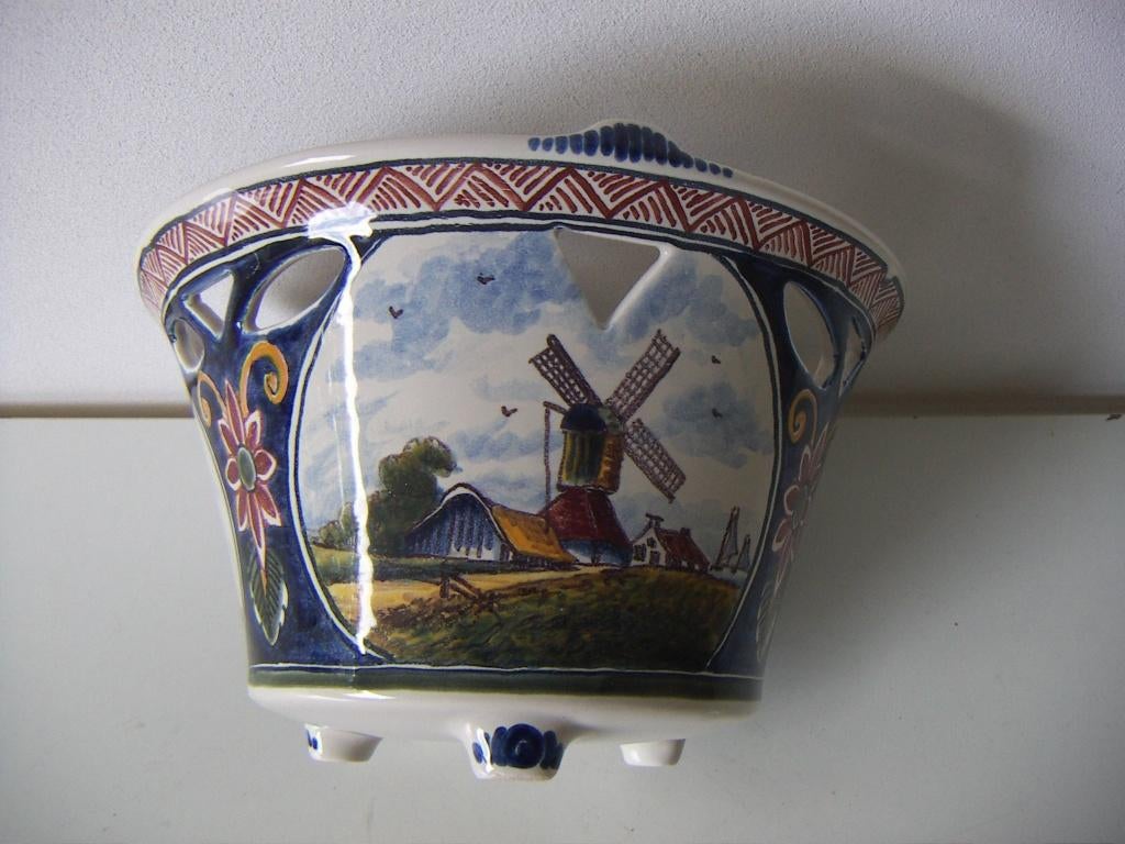 Makkum plateel keramiek bloempot. Rondom decor van molens., Ophalen of Verzenden