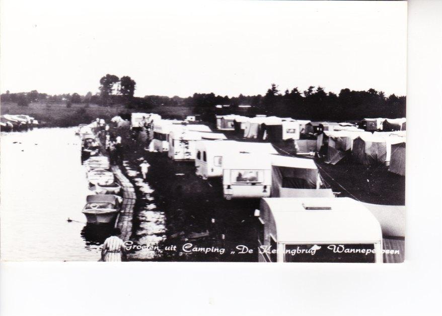 WANNEPERVEEN,- Camping,,De Kettingbrug'' Caravans-Bootjes. 1, Verzamelen, Ansichtkaarten | Nederland, Ophalen of Verzenden, 1960 tot 1980