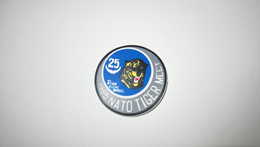 1985 Nato Tiger Meet stickertje 31sqn Kleine Brogel, Verzamelen, Verzenden, Luchtmacht