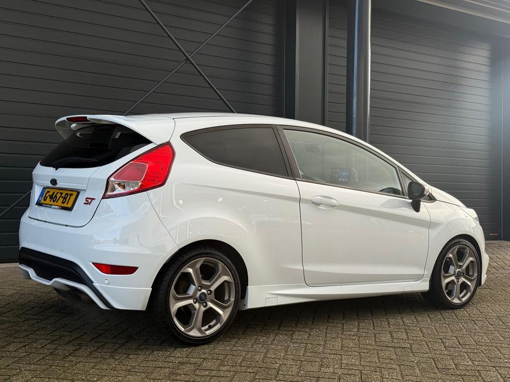 Ford Fiesta 1.6 ST2 182PK, Nieuwe Distributie, Stoelverwarm., Voorwielaandrijving, 1596 cc, 1063 kg, Gebruikt