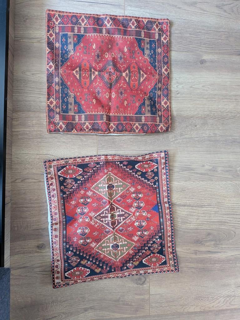 Twee kussenhoezen Perzisch design 45 x 45, Huis en Inrichting, Woonaccessoires | Kussens, Ophalen, Vierkant