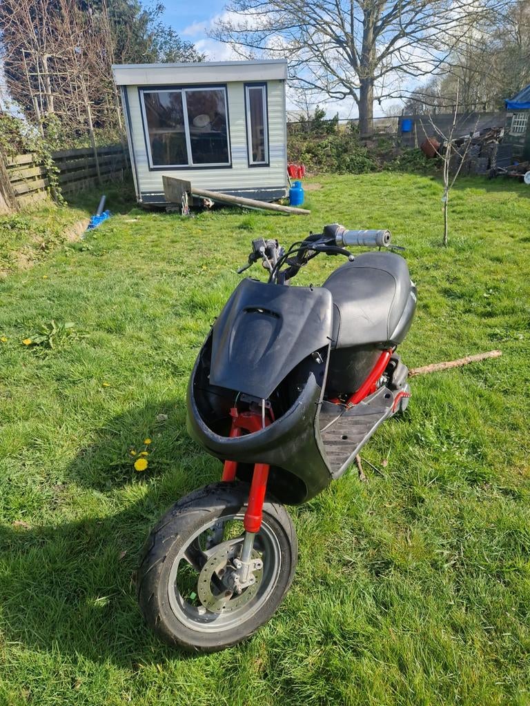 Scooter pegeot viva city 50cc. Is opgevoerd., Fietsen en Brommers, Ophalen, Gebruikt, Benzine, Overige modellen