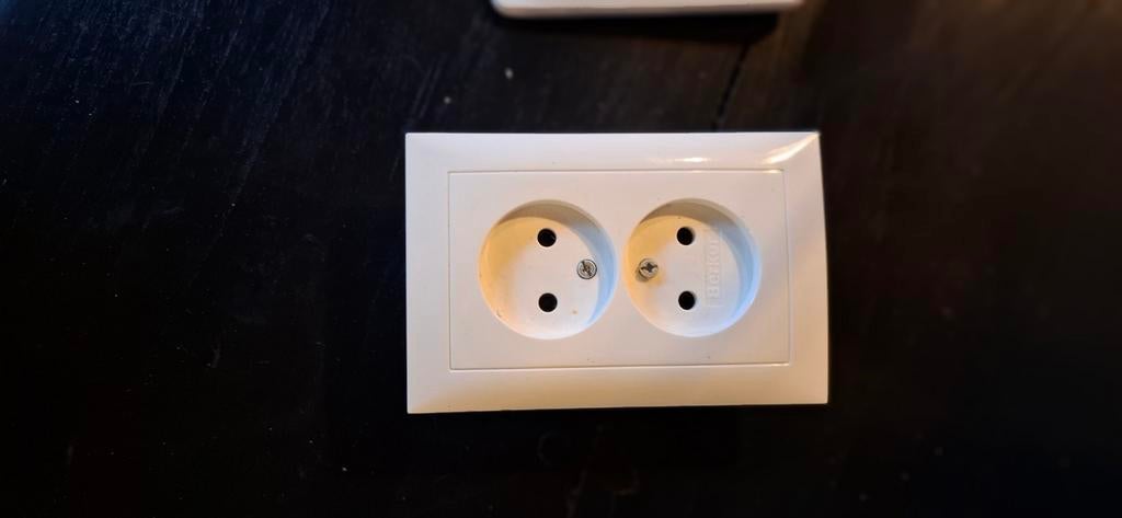 Dubbel stopcontact Berker, Doe-het-zelf en Verbouw, Ophalen of Verzenden