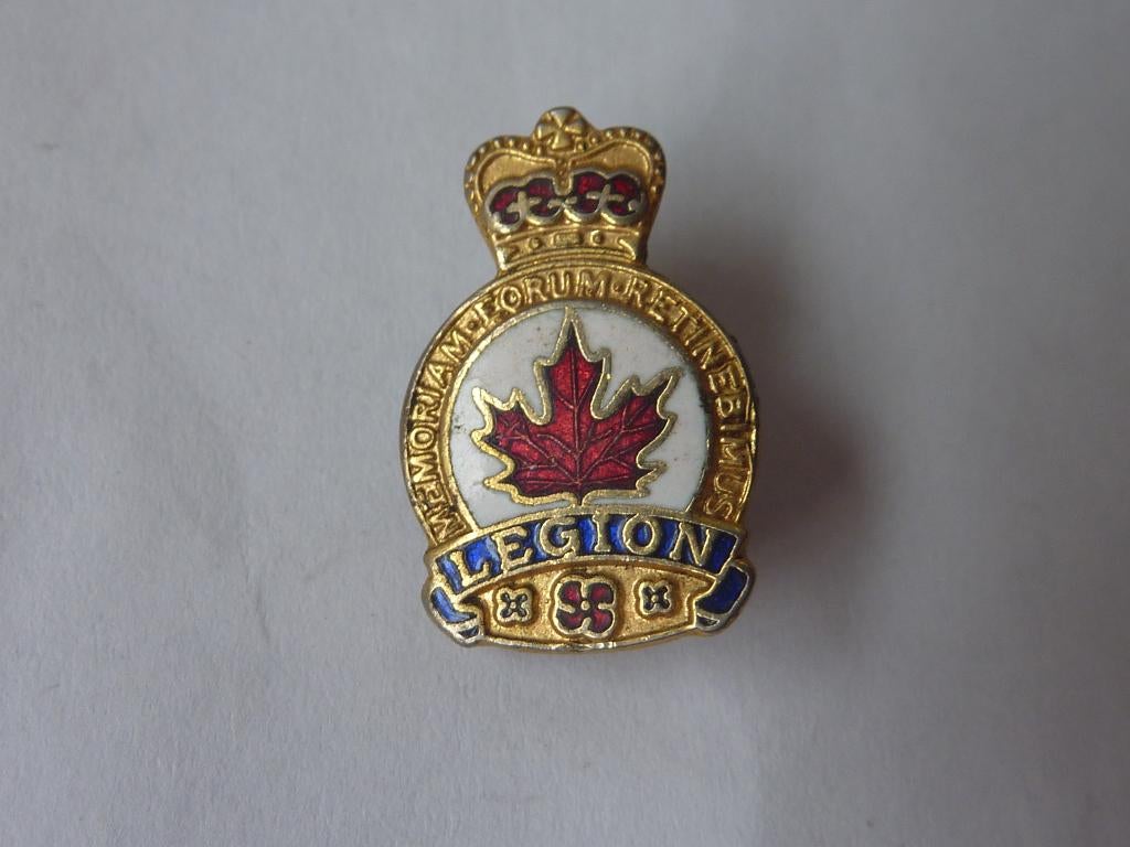 vintage Royal Canadian Legion pin Red Maple Leaf, Verzamelen, Ophalen of Verzenden, Overige soorten, Overige gebieden, Embleem of Badge