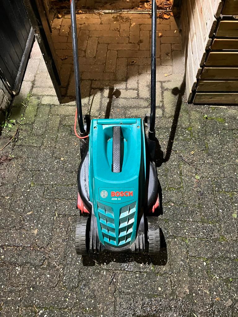 Bosch ARM 32 Elektrische Grasmaaier - Compact en Functioneel, Cirkelmaaier, Gebruikt, Elektrische grasmaaier, Ophalen of Verzenden