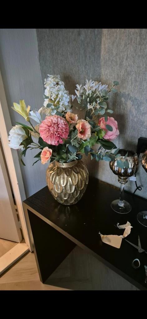 Gouden vaas met kunstbloemen, Ophalen, Zo goed als nieuw
