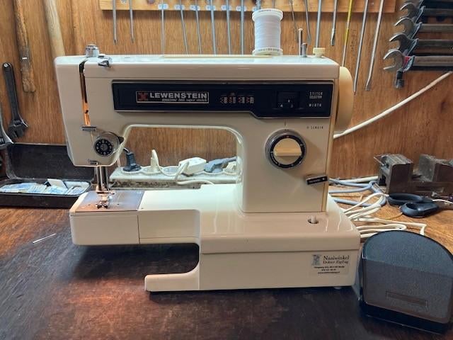 Lewenstein Amazone 560 naaimachine - Super Stretch, Hobby en Vrije tijd, Naaimachines en Toebehoren, Gebruikt, Naaimachine, Overige merken