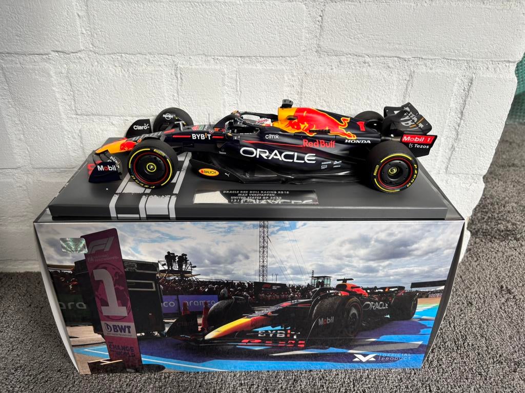 Max verstappen RB18 winner usa 2022 1:18 model, Verzamelen, Ophalen of Verzenden, Zo goed als nieuw, Formule 1