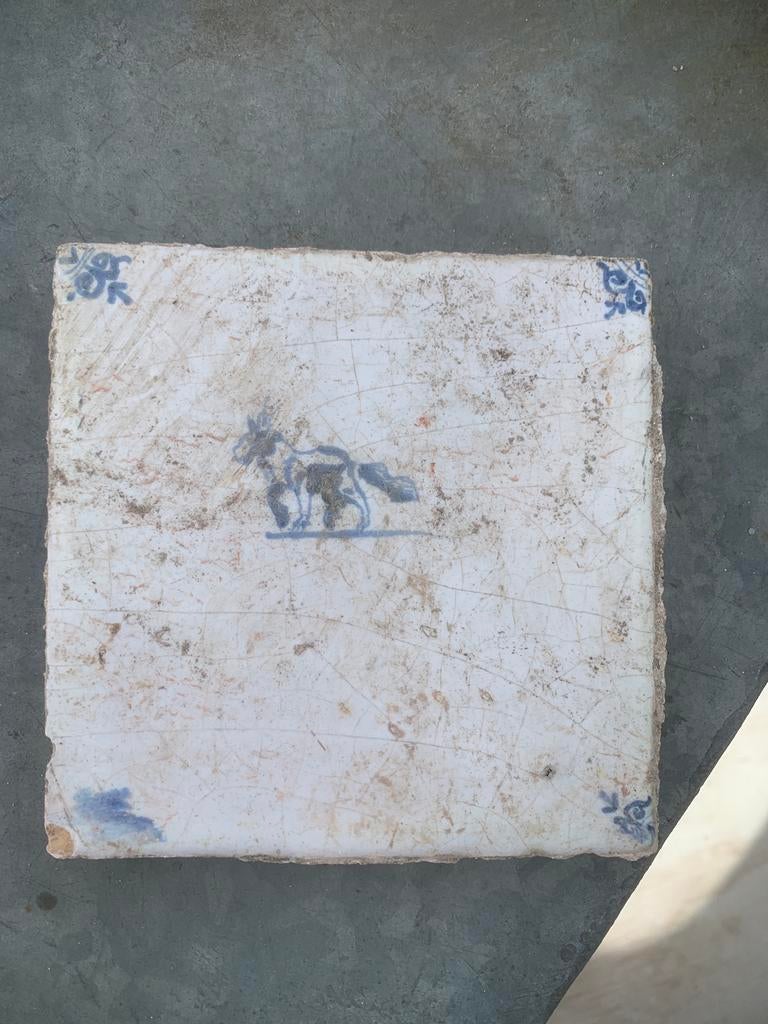 Oude tegels net uitgegraven, Ophalen