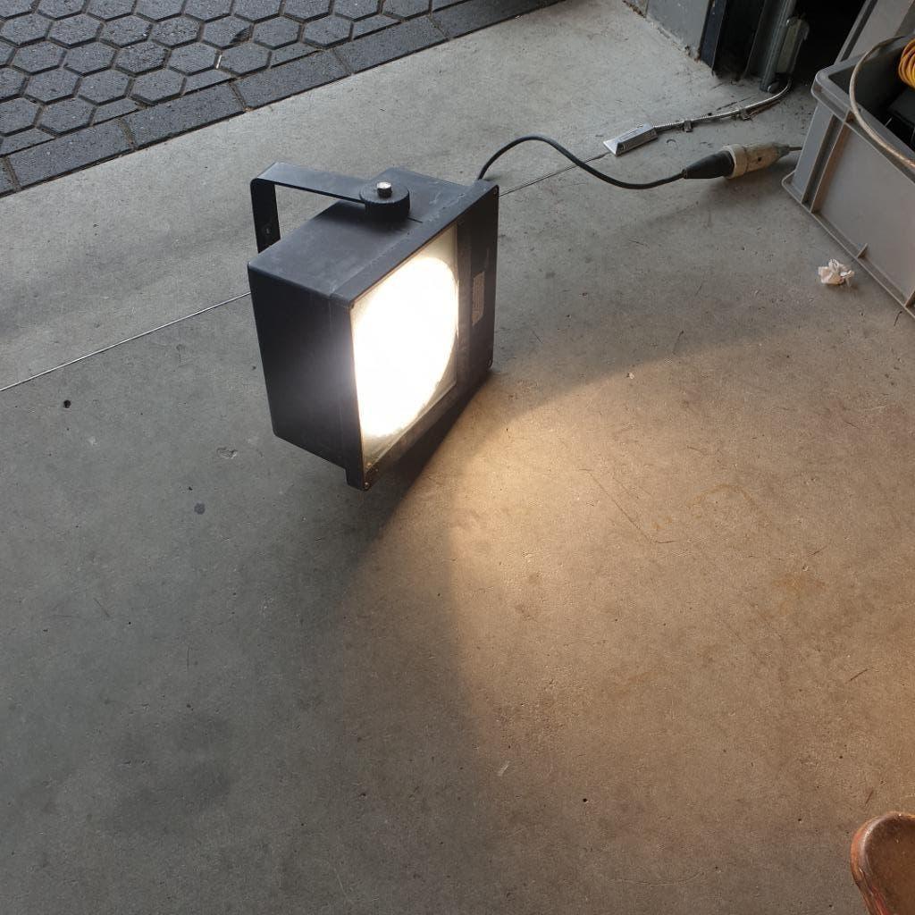 ouderwetse vierkante verlichting spot schijnwerper 150 watt, Huis en Inrichting, Ophalen of Verzenden, Nieuw, Metaal of Aluminium