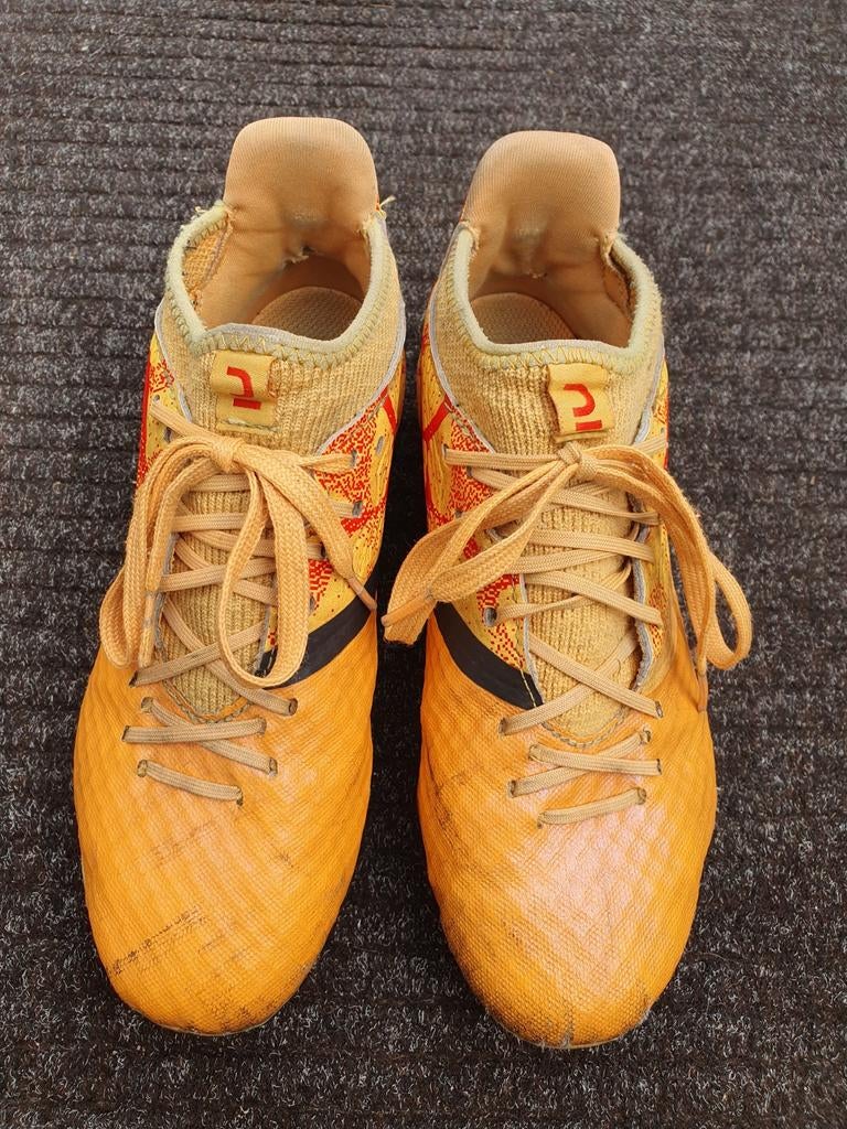 Oranje Kipsta voetbalschoenen 36, Kinderen en Baby's, Kinderkleding | Schoenen en Sokken, Jongen of Meisje, Ophalen of Verzenden