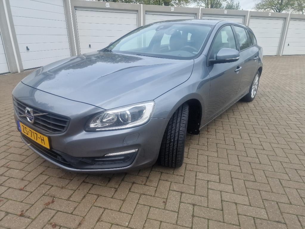 Volvo V60 D3 150pk Start/stop Geartronic 2017 Grijs, Auto's, Stof, 4 cilinders, 1969 cc, 149 pk