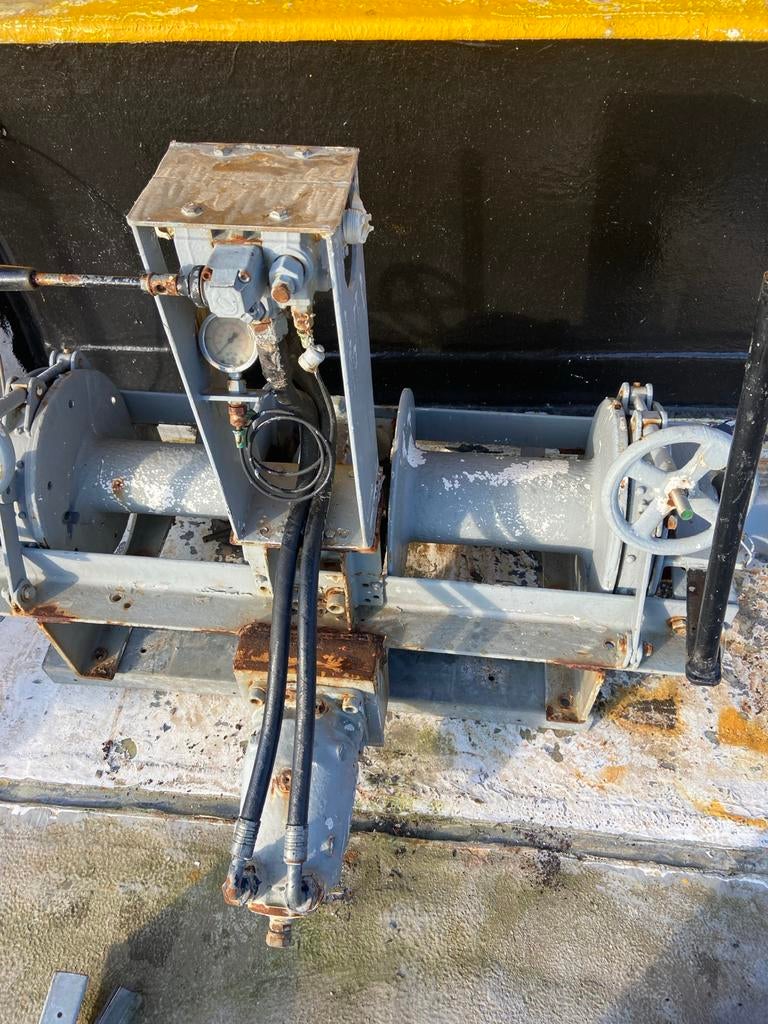 Lier met onafhankelijke rembanden en 5 ton trekkracht, Ophalen, Gebruikt, Handmatig