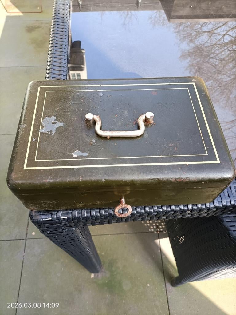 Geldkist kluisje oud, Ophalen of Verzenden, Gebruikt, Metaal of Blik, Overige thema's