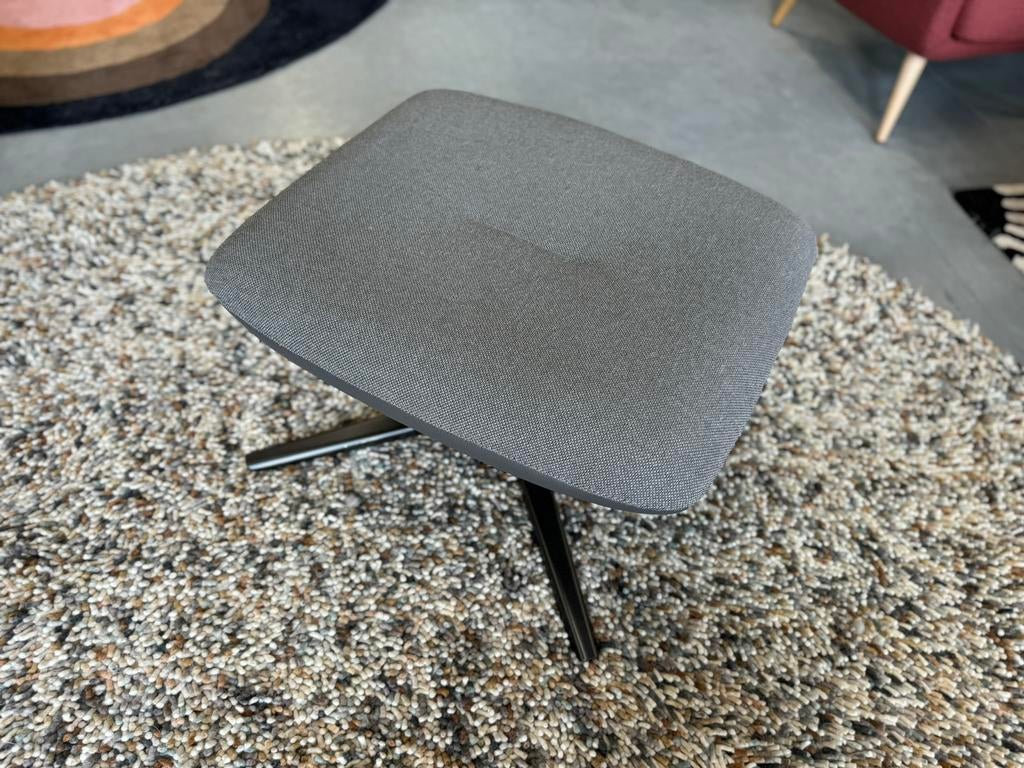 Nieuw Leolux Caruzzo Fine Voetenbank Stof leer Design Hocker, Huis en Inrichting, Leolux, Nieuw, Ophalen of Verzenden, Harvink Jori Rolf Benz Design on Stock Eyye Montis