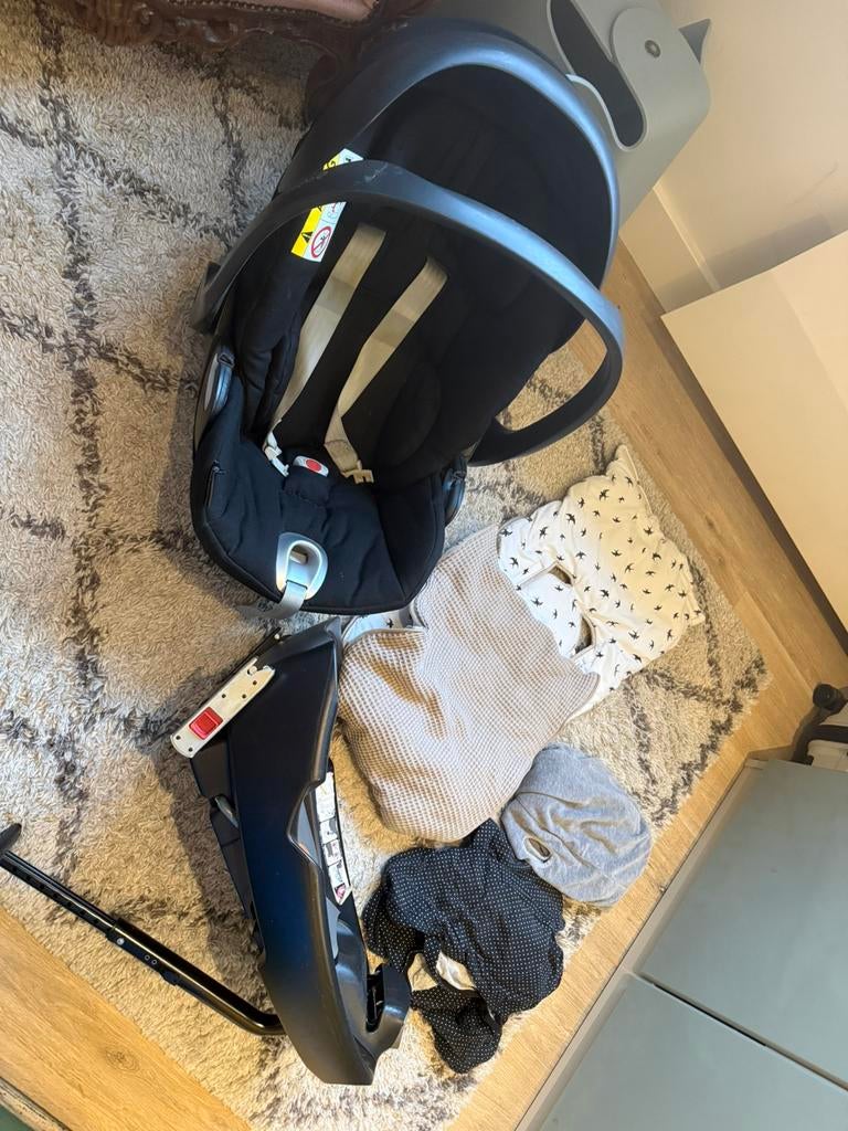 Cybex autostoel met base, hoezen en voetenzak van Ukje, Kinderen en Baby's, Autostoeltjes, Overige methoden, Zo goed als nieuw