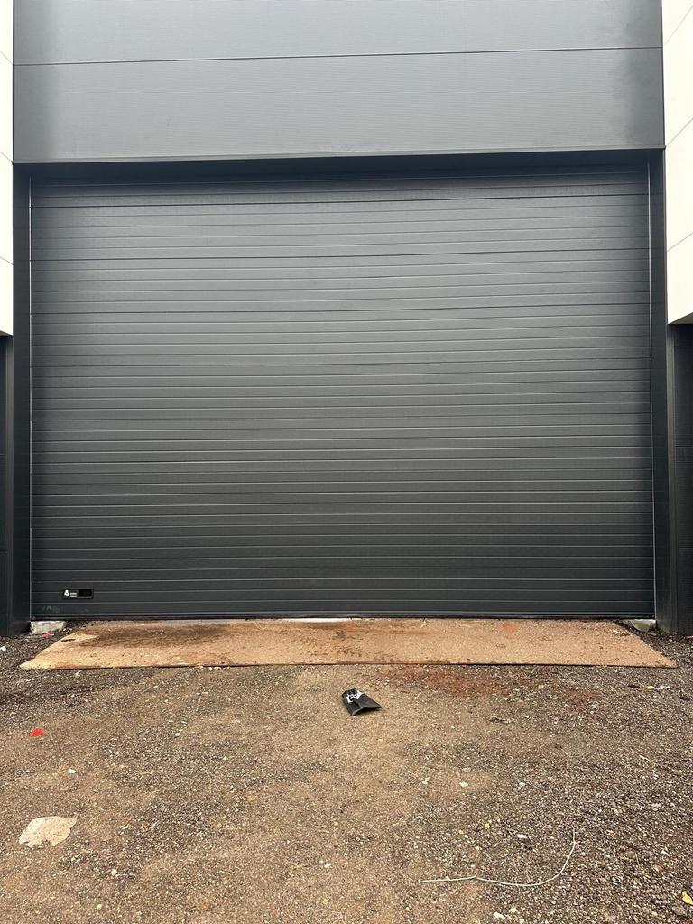 Alle maten nieuwe garagedeuren, roldeuren, bedrijfsdeuren NL, Ophalen of Verzenden, 120 cm of meer, 215 cm of meer, Garagedeur