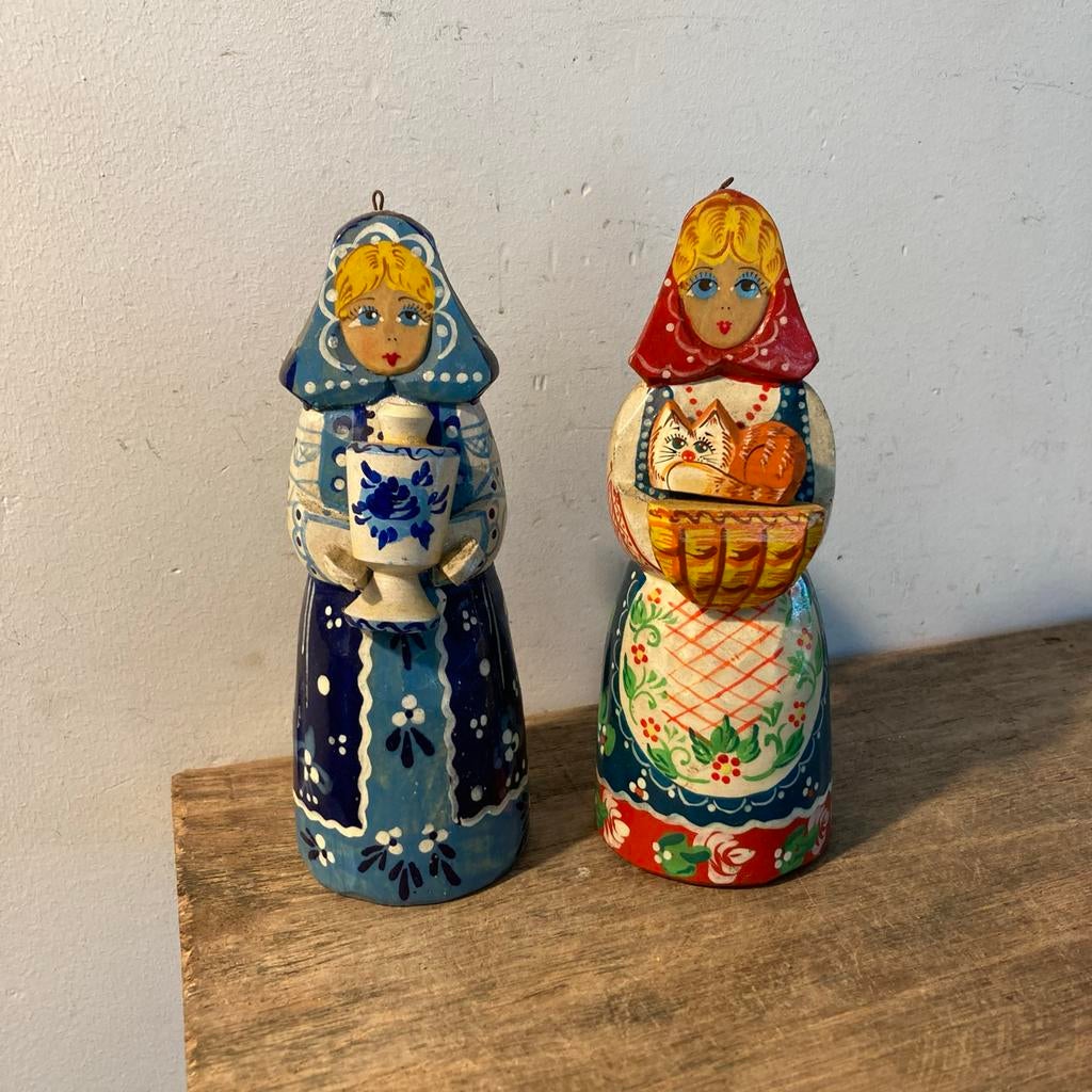 Houten Beeldjes Boerinnen, Ophalen of Verzenden