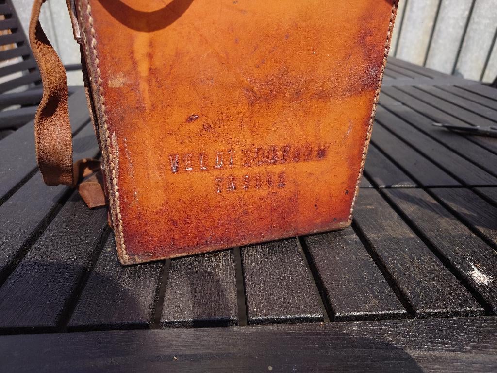 KL Veldtelefoons in leren etui, Verzamelen, Militaria | Algemeen, Ophalen of Verzenden, Landmacht, Nederland, Embleem of Badge