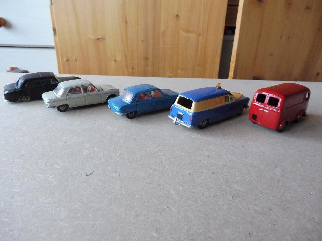 Dinky Toys, 4x Peugeot, Hobby en Vrije tijd, Modelauto's | 1:43, Ophalen of Verzenden, Gebruikt, Auto, Dinky Toys
