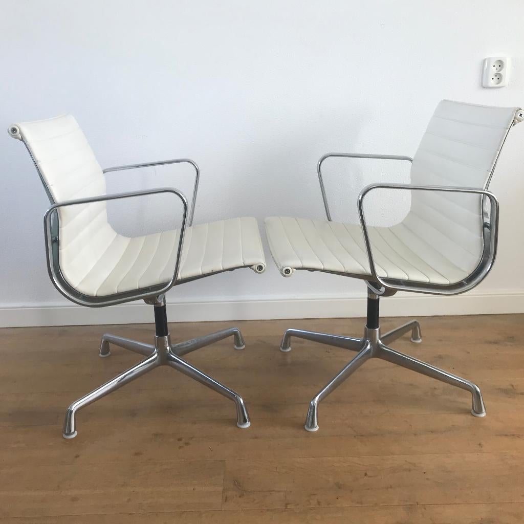 2 Wit Vitra Herman Miller stoel Vintage EA107 EA 107, Ophalen, Gebruikt, Wit, Leer