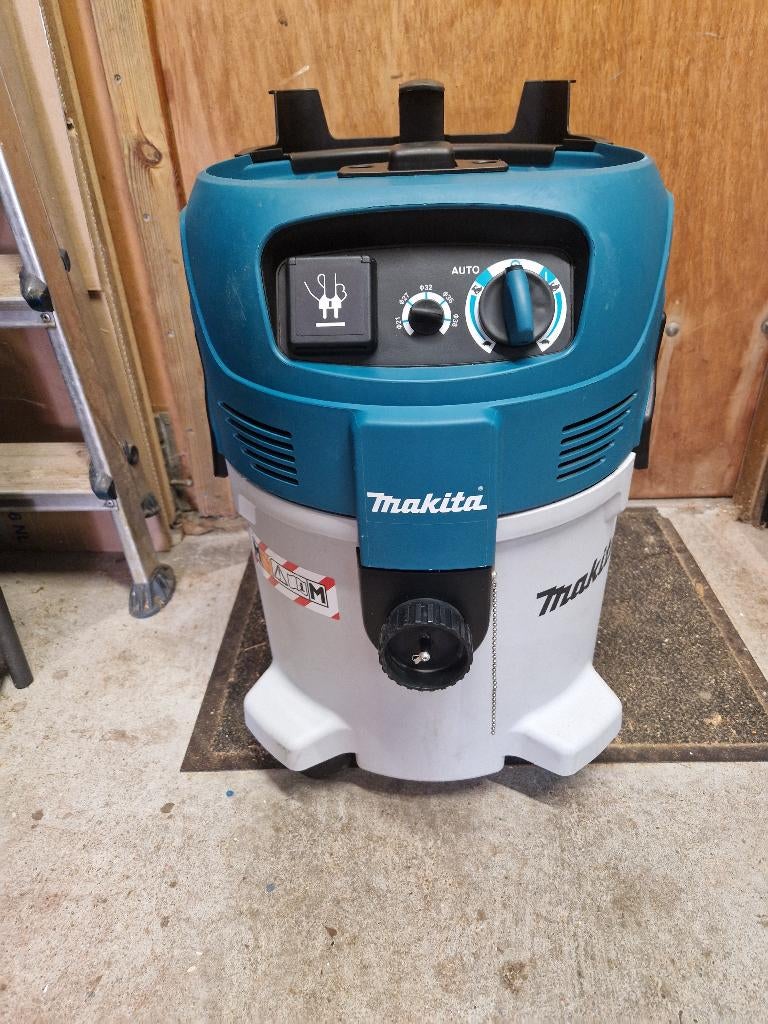 Makita stofzuiger VC3012 M klasse, Ophalen, Zo goed als nieuw, Overige typen