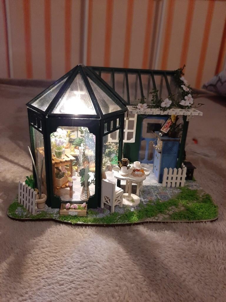 Poppenhuis  Bloemenwinkel, Ophalen, Gebruikt, Poppenhuis