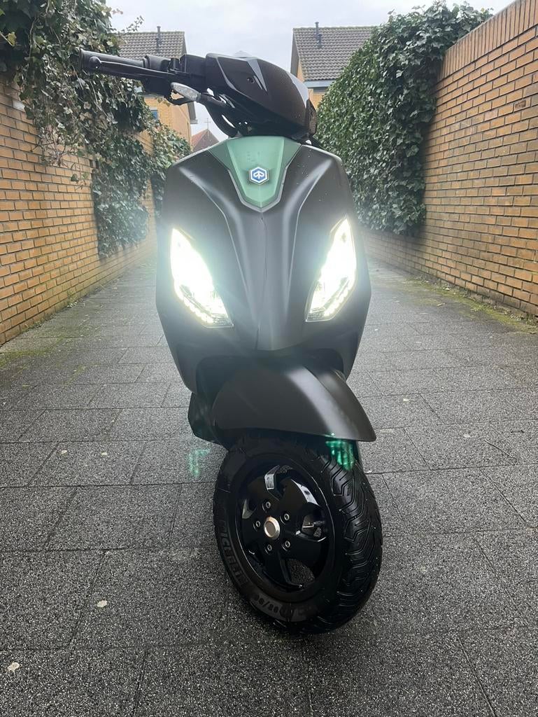 Piaggio one a1, Fietsen en Brommers, Scooters | Piaggio, Zo goed als nieuw, Overige modellen, Elektrisch, Ophalen