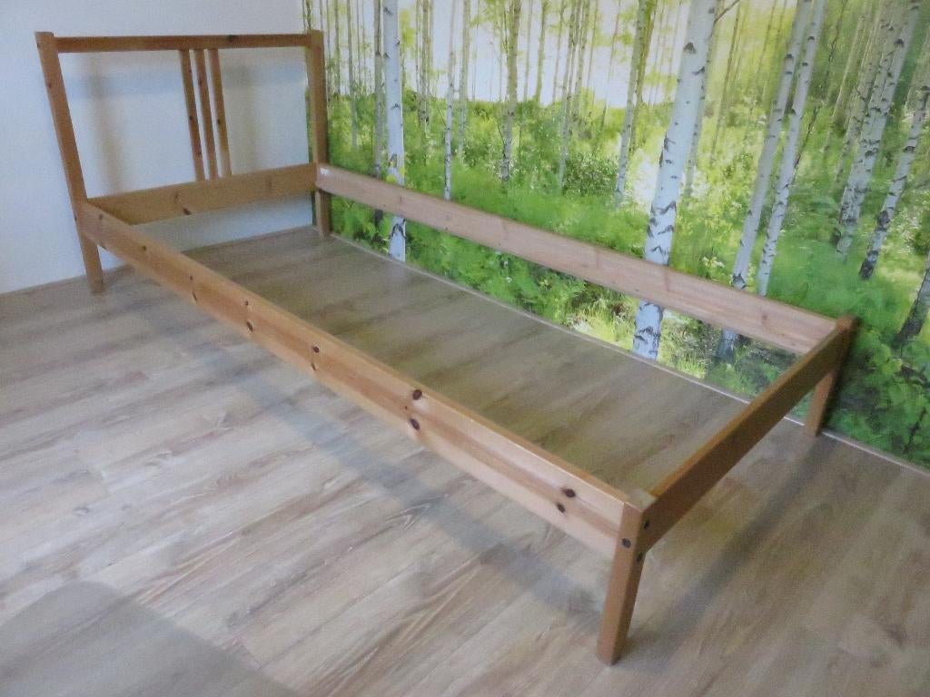 Bed 90x200 hout IKEA Fjellse, Huis en Inrichting, Slaapkamer | Bedden, Ophalen, 90 cm, Rustiek, Zo goed als nieuw