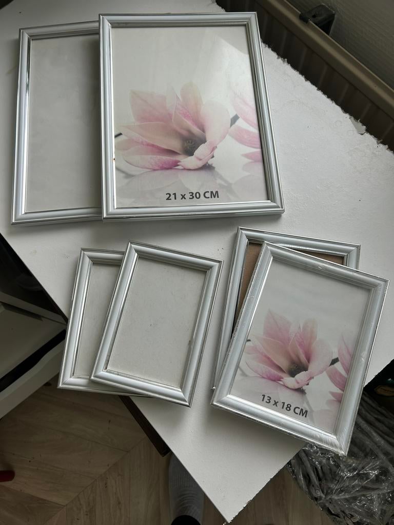 Witte foto lijstejes met nep zilver randje, Ophalen of Verzenden, Zo goed als nieuw