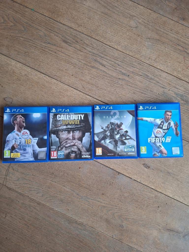 Playstation 4 met 2 controllers + 4 games, Ophalen of Verzenden