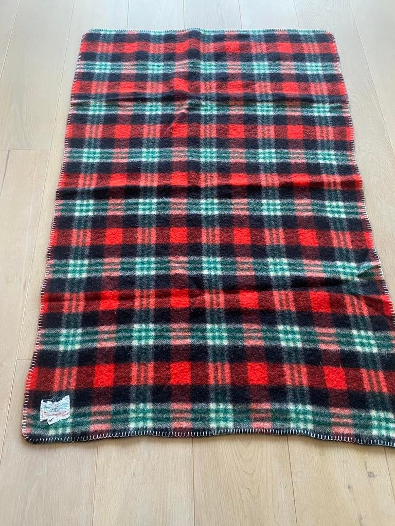Deken wol 142 cm 93, Huis en Inrichting, Woonaccessoires | Plaids en Woondekens, Ophalen of Verzenden, Zo goed als nieuw