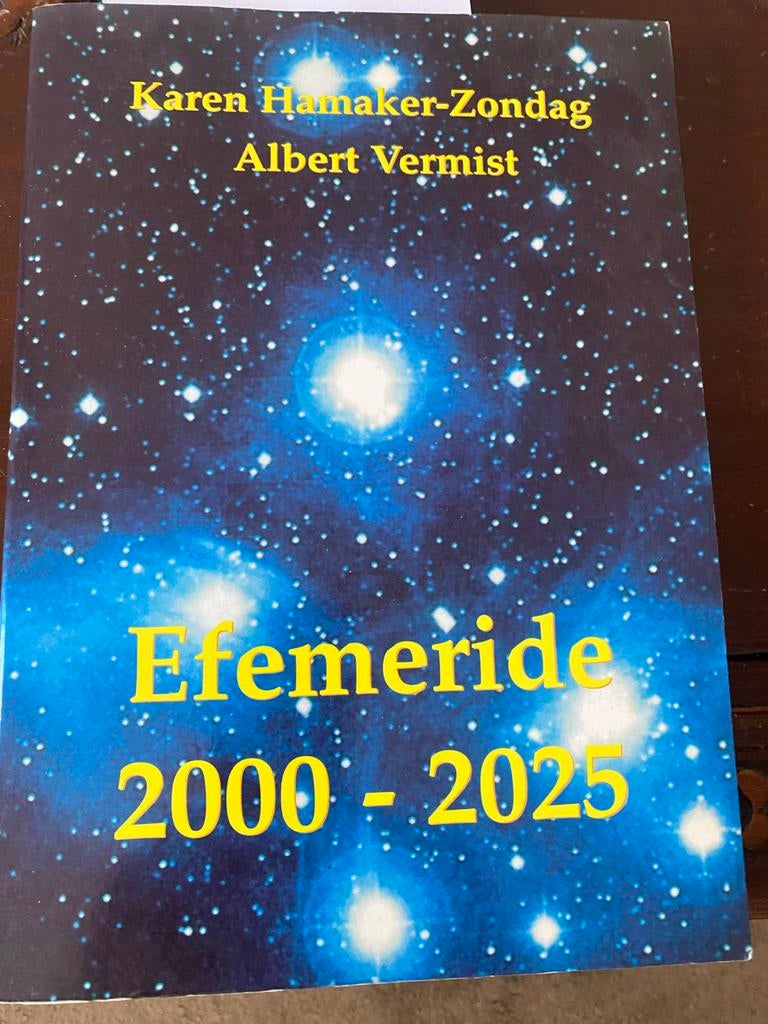 Astrologie boek: Efemeride 2000-2025 van Karen Hamaker, Boeken, Ophalen of Verzenden, Gelezen, Astrologie, Achtergrond en Informatie