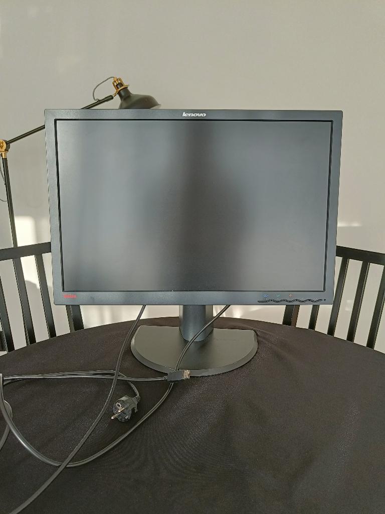 Lenovo ThinkVision LT2452p – 24" (1920x1200), Ophalen, IPS, In hoogte verstelbaar, Full HD