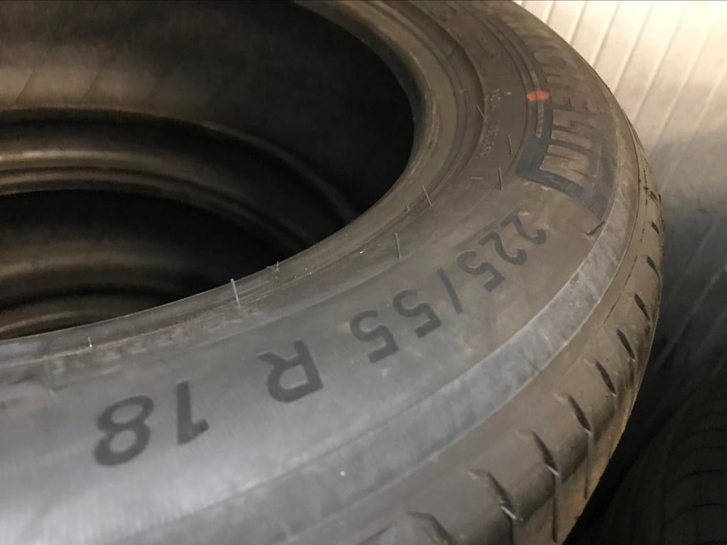 “225 55 18 michelin. Demo. Puntjes zitten er nog op”, Ophalen, 18 inch, Gebruikt, Band(en)
