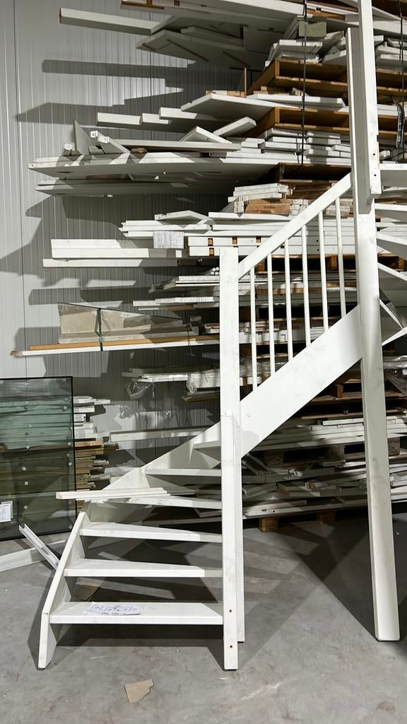 Halfslag trap 2850 hoog open en dichte liggen, Doe-het-zelf en Verbouw, Ladders en Trappen, Nieuw, Trap, 2 tot 4 meter, Ophalen