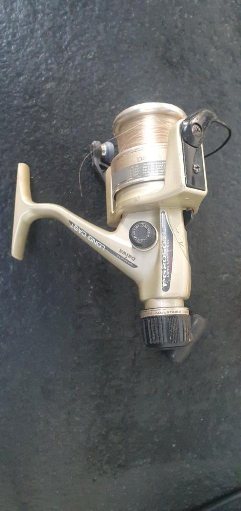 Daiwa PG 2050 vismolen, Ophalen of Verzenden, Zo goed als nieuw, Molen