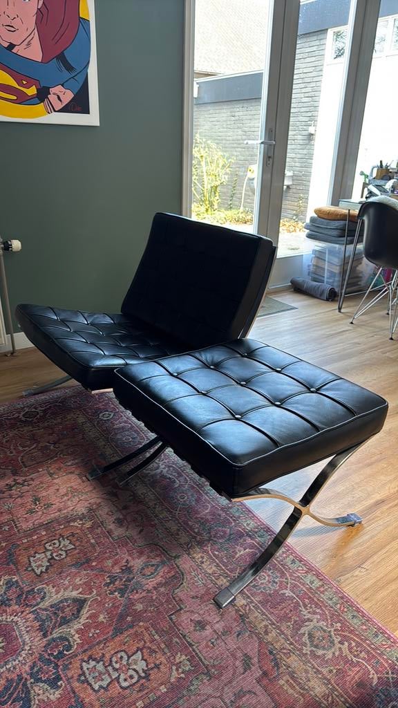 Barcelona chair met hocker (replica), Ophalen of Verzenden, Zo goed als nieuw, 50 tot 75 cm, Leer