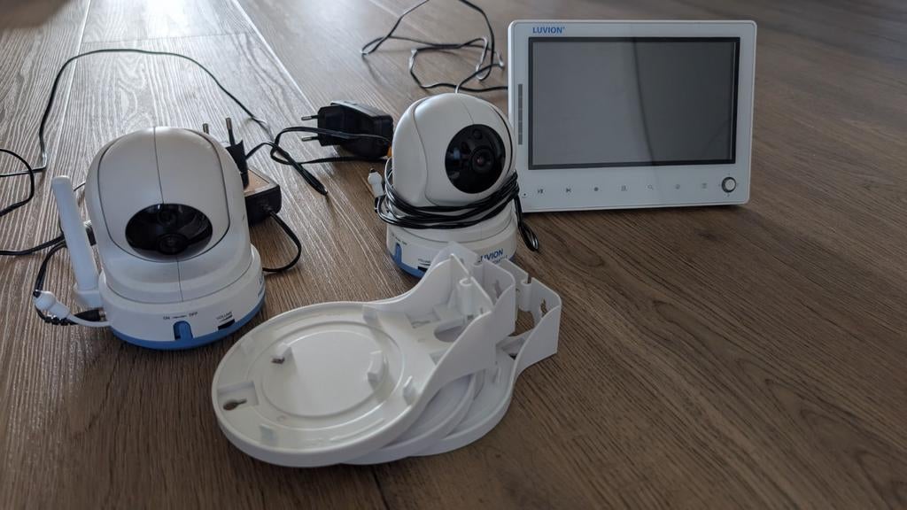 Luvion Babyfoon met 2 camera's en beeldscherm, Ophalen of Verzenden, Gebruikt, 100 tot 250 meter, Camera