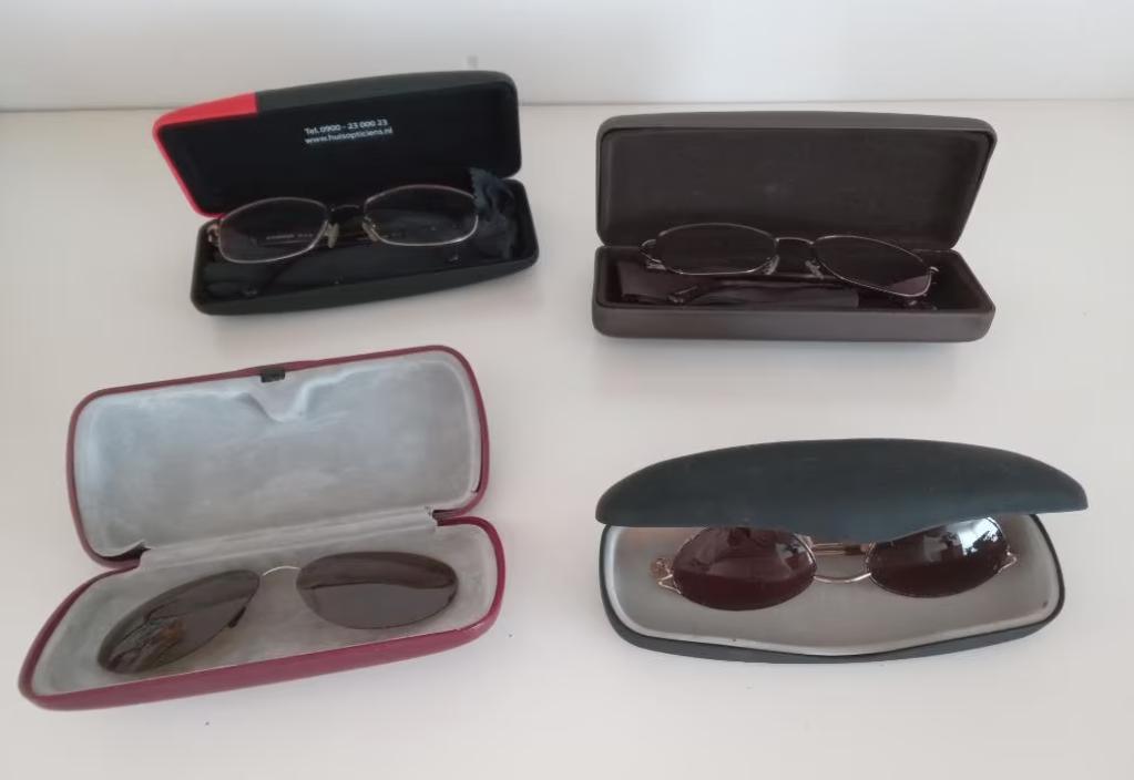Vier brillen met brillenkokers, Sieraden, Tassen en Uiterlijk, Zonnebrillen en Brillen | Dames, Zonnebril op sterkte, Bruin, Verzenden
