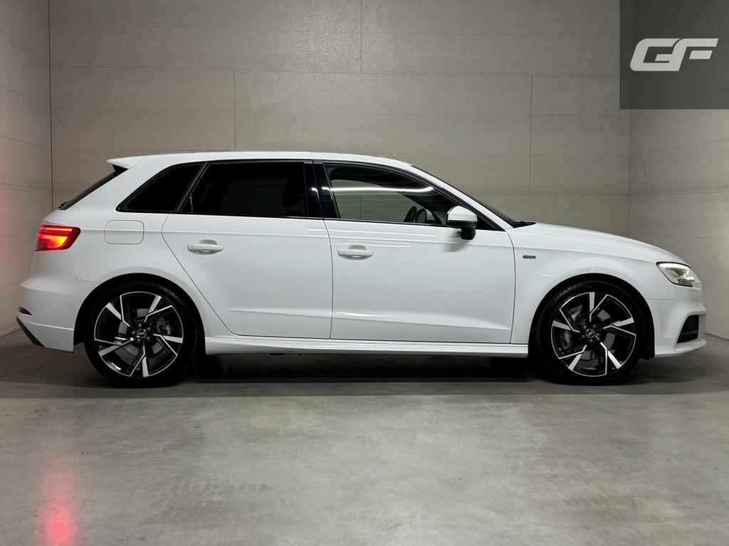 Audi A3 Sportback 35 TFSI S-Line Black Edition Virtual CarPl, Auto's, Audi, Euro 6, 4 cilinders, Leder en Stof, Wit