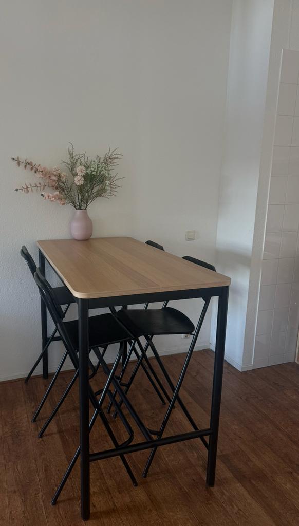 Tafel met barkrukken, Ophalen, Gebruikt