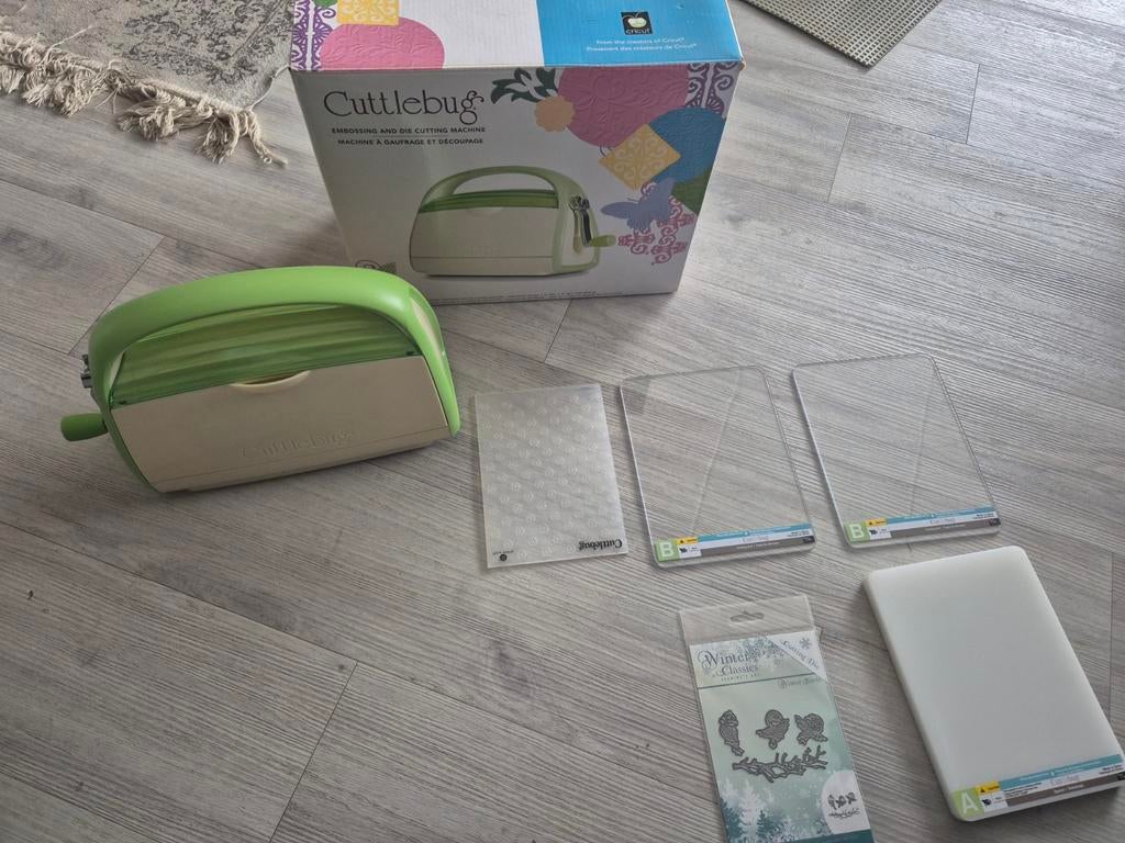 Cuttlebug V2 cricut embossing stansen, Ophalen of Verzenden, Gereedschap of Toebehoren