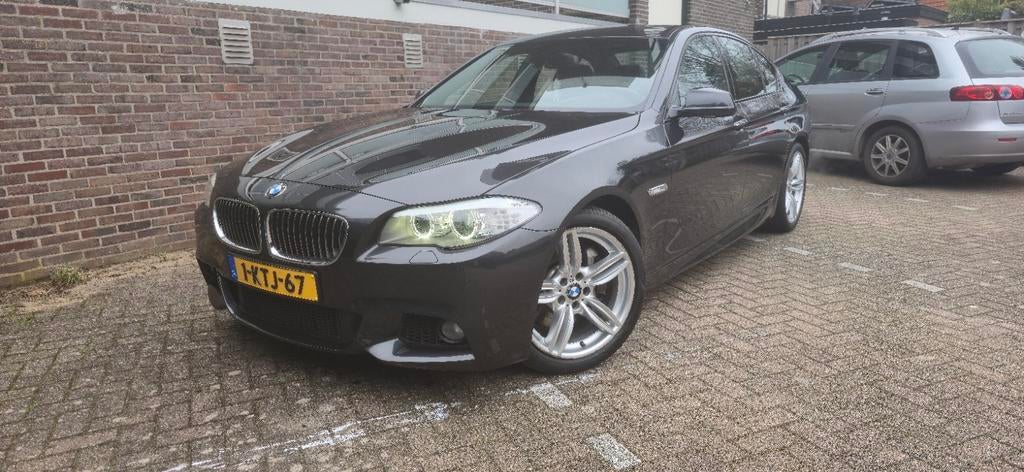 BMW 5-Serie 528I 180KW Sedan Aut8 2013 Grijs, Auto's, BMW, Automaat, Zwart, 2000 kg, Navigatiesysteem